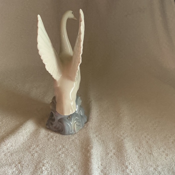 Porcelain Lladro Pink Swan Figurine Vase - Picture 4 of 4